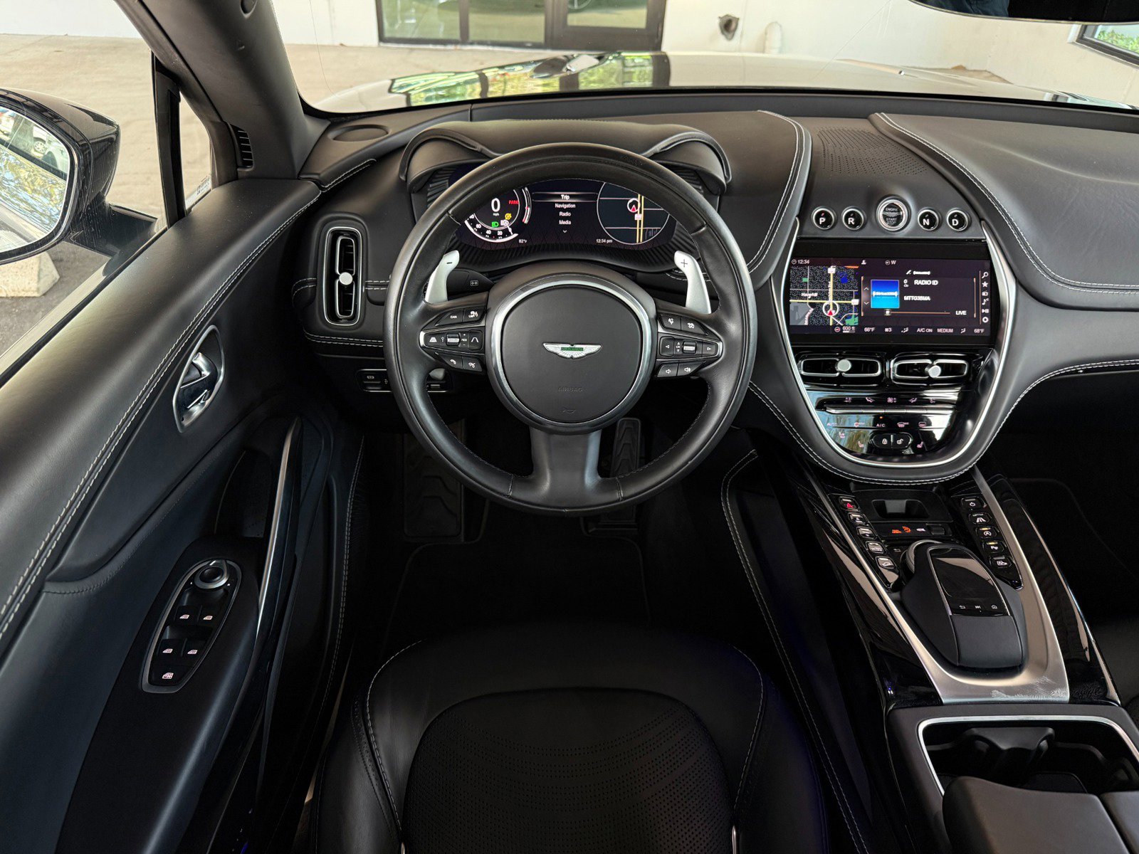 Used 2022 Aston Martin DBX image 44