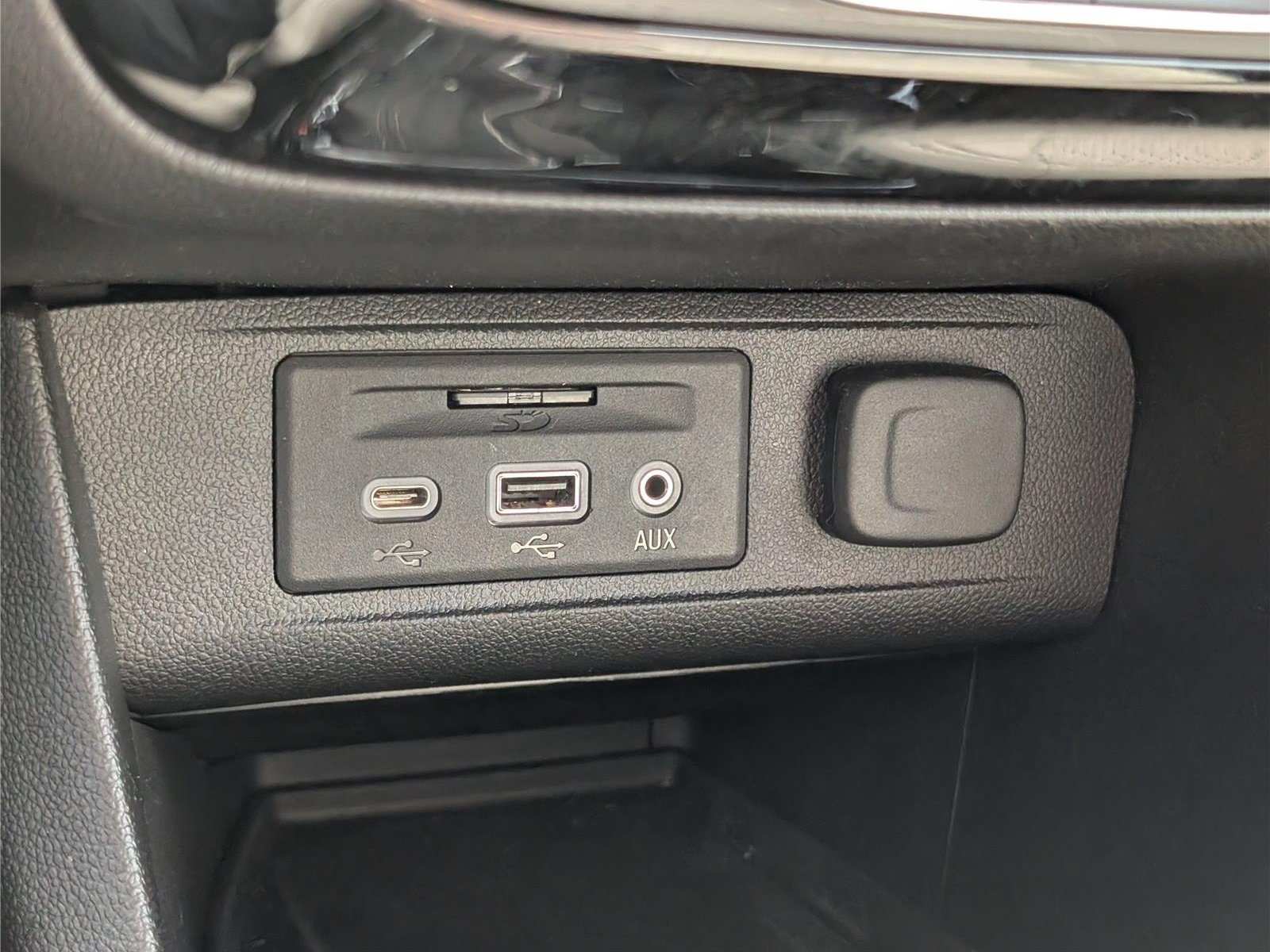 Used 2022 Buick Encore GX Essence w/ Advanced Technology Package AWD/4WD image 27