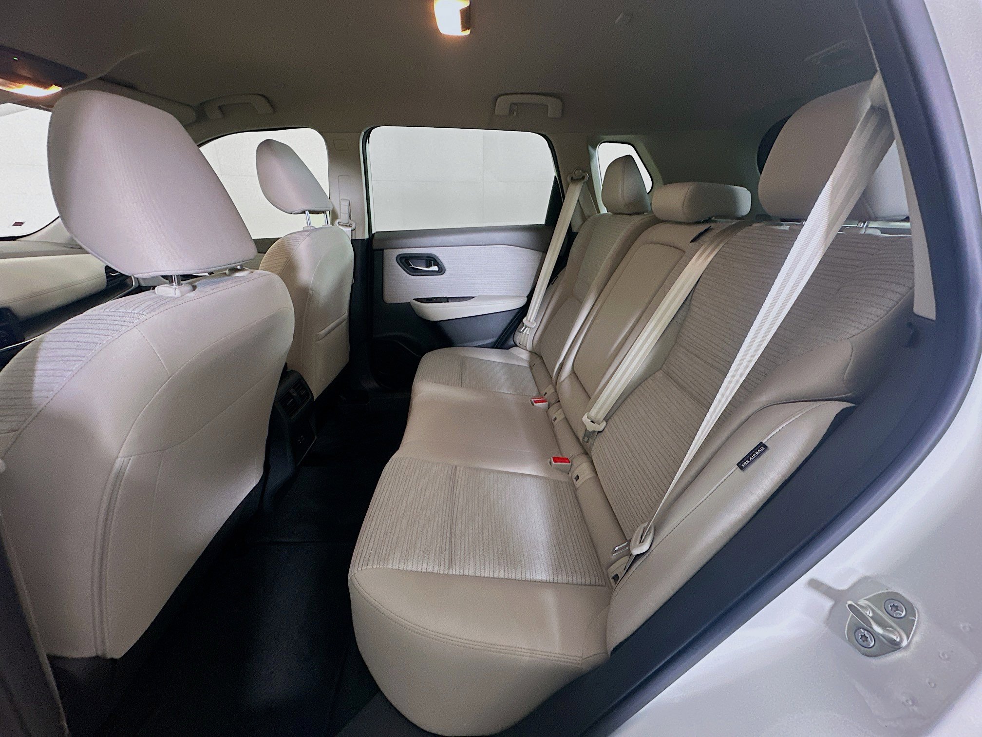 Used 2023 Nissan Rogue SV image 28