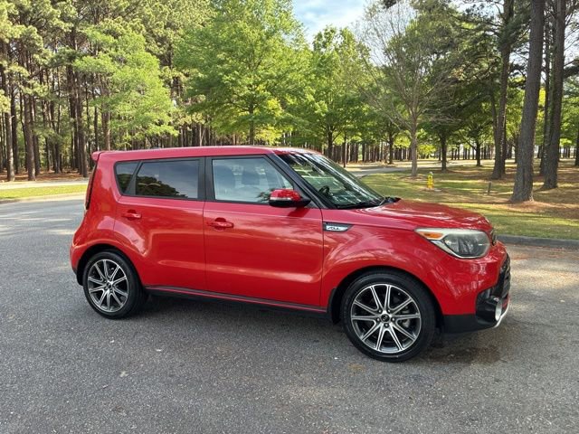 Used 2018 Kia Soul ! FWD image 2