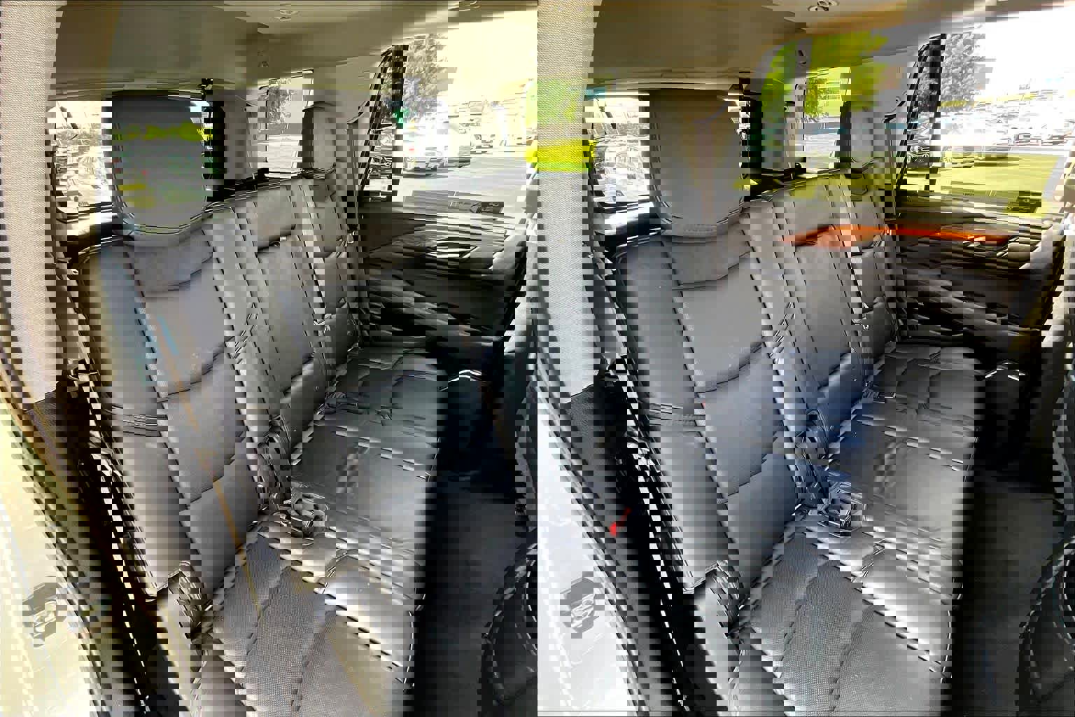 Used 2017 Cadillac Escalade Premium Luxury image 16