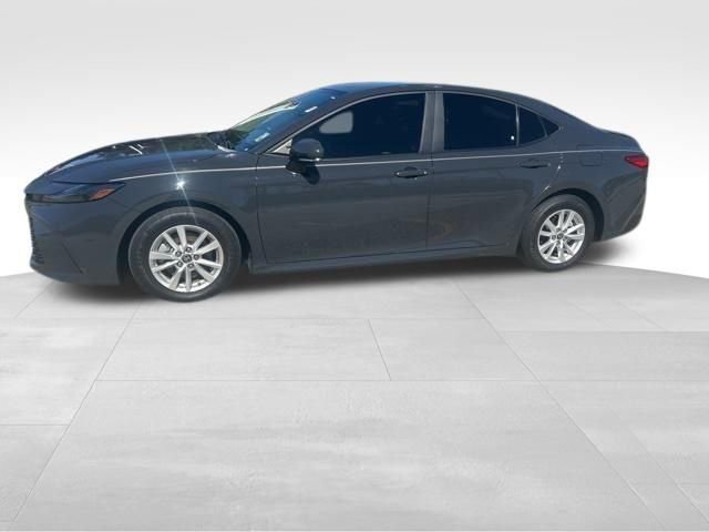 Used 2025 Toyota Camry LE image 3