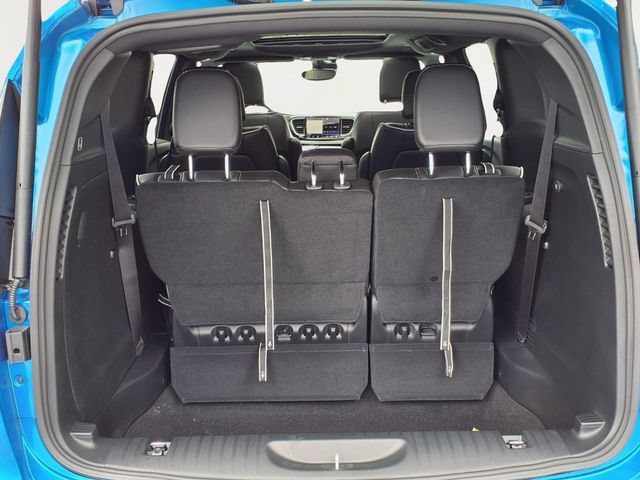 New 2027 Chrysler Pacifica Limited FWD image 5