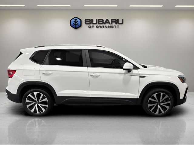 Used 2023 Volkswagen Taos SE w/ Panoramic Sunroof Package FWD image 6