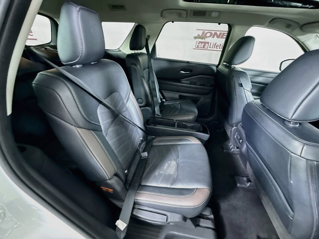 Used 2024 Nissan Pathfinder Platinum AWD/4WD image 34