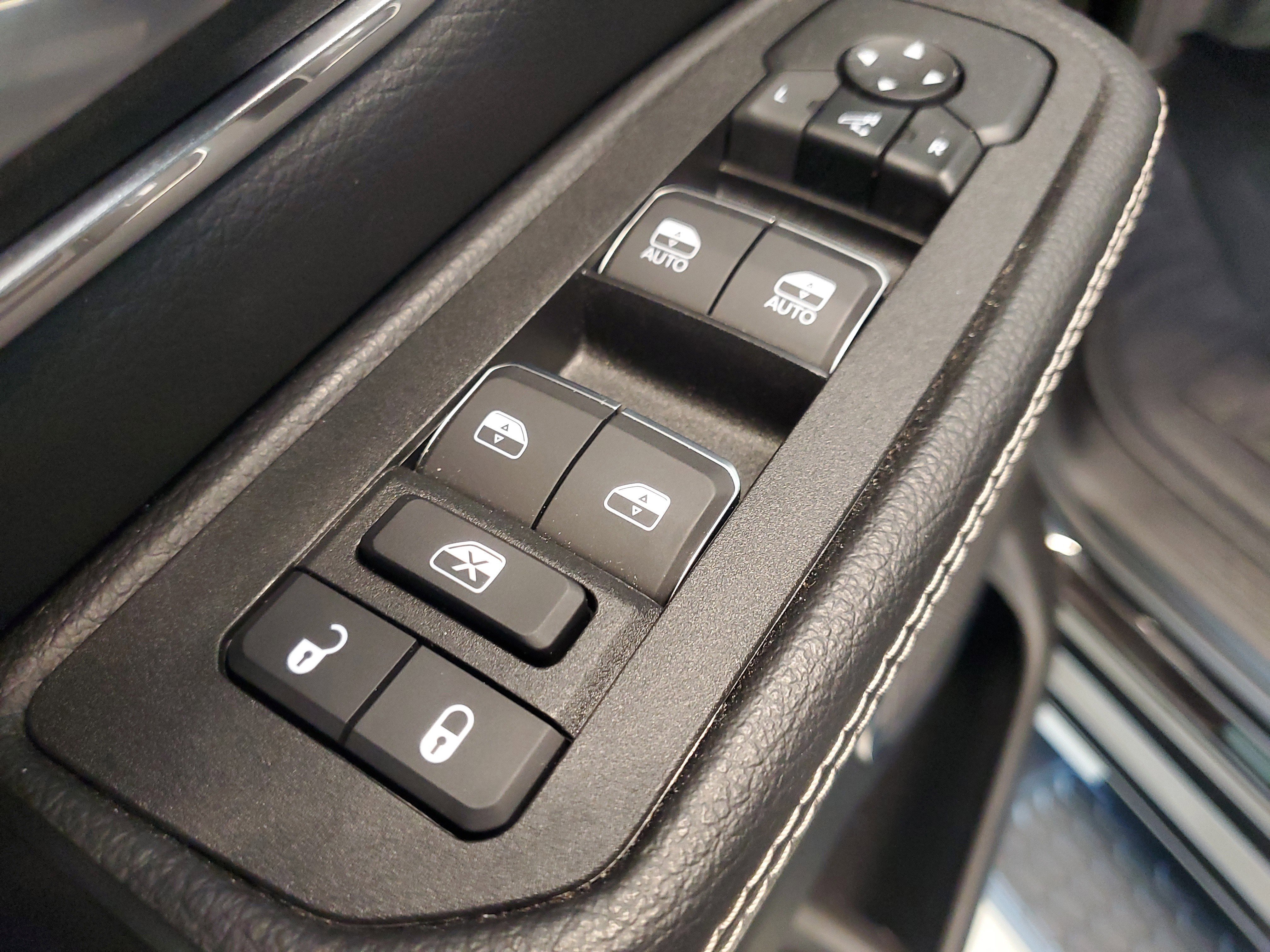 Used 2025 RAM 1500 Laramie AWD/4WD image 21
