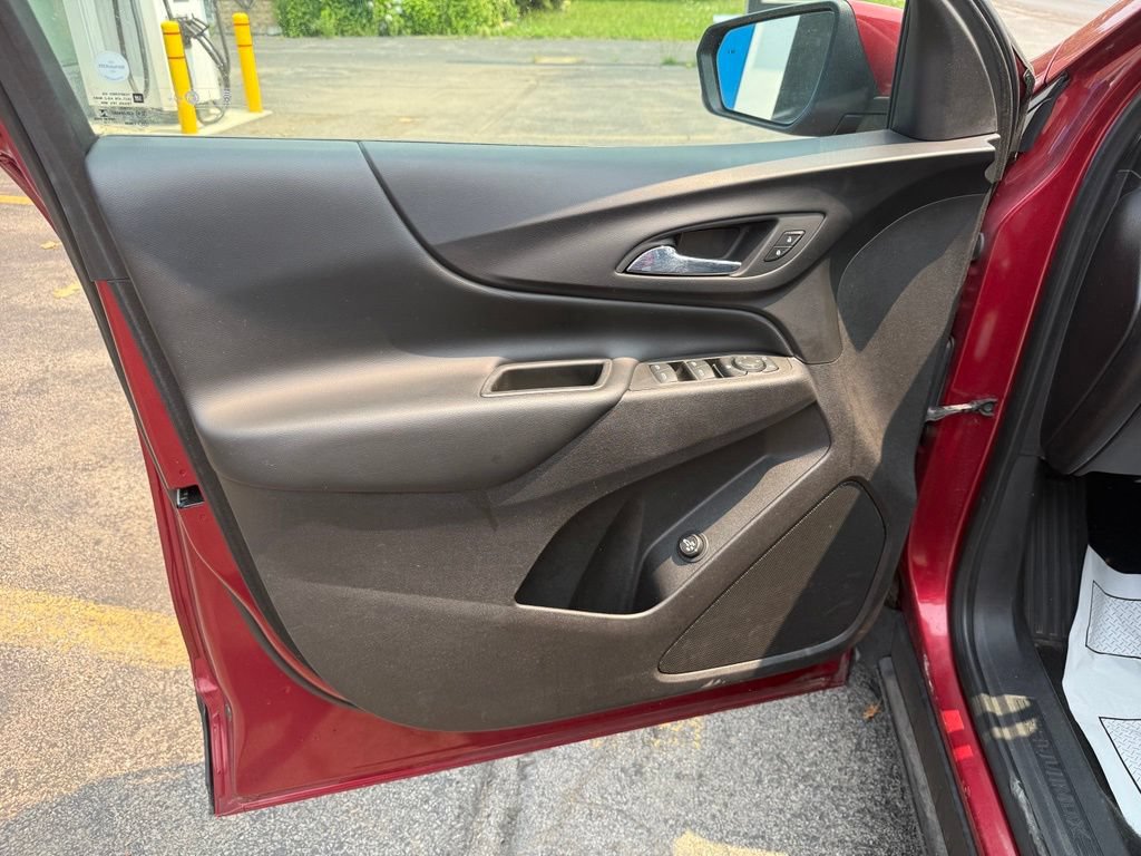 Used 2018 Chevrolet Equinox LT w/ Sun & Infotainment Package FWD image 14