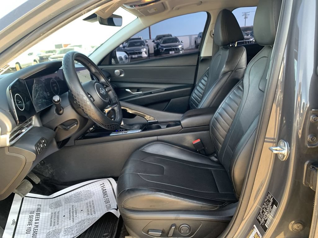 Used 2023 Hyundai Elantra Limited FWD image 17