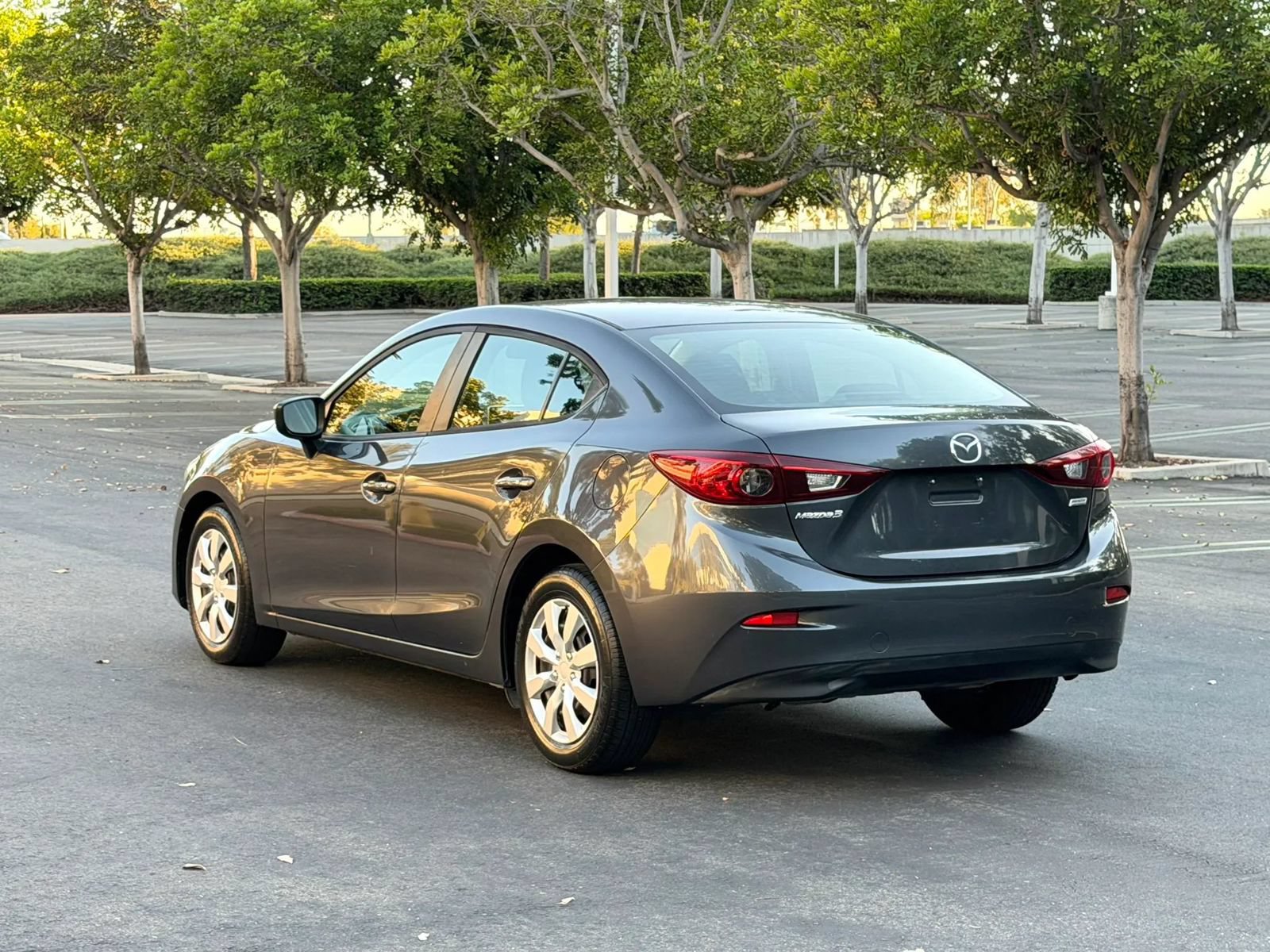 Used 2015 MAZDA MAZDA3 i Sport FWD image 5