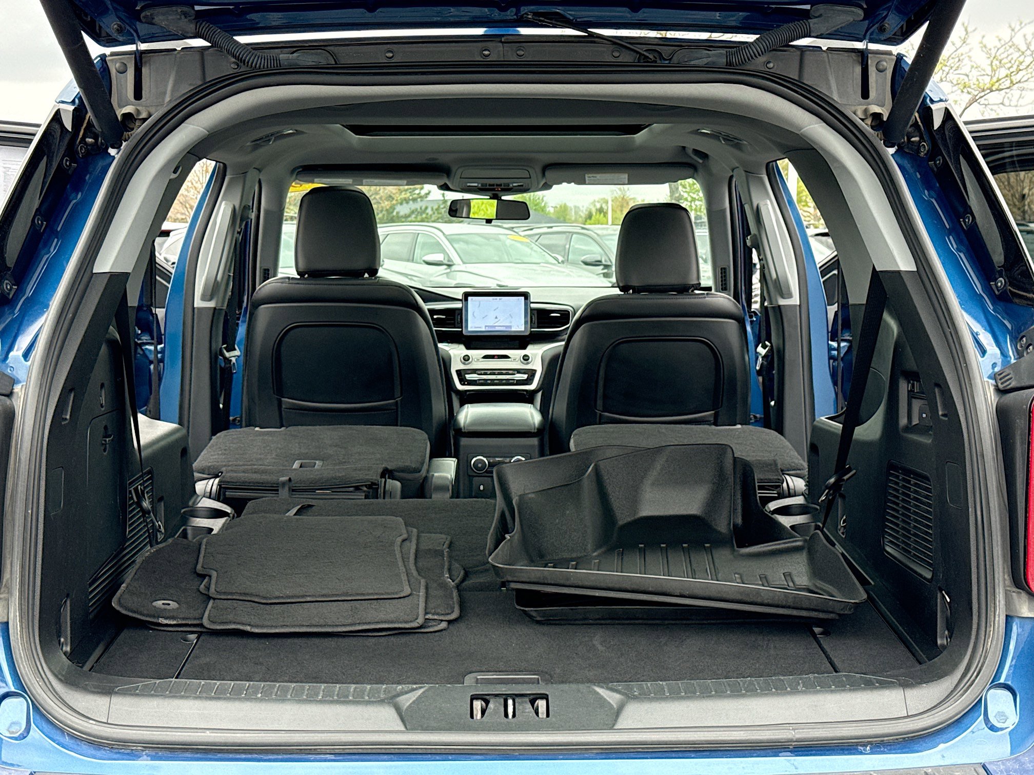 Used 2020 Ford Explorer XLT w/ Equipment Group 202A AWD/4WD image 7