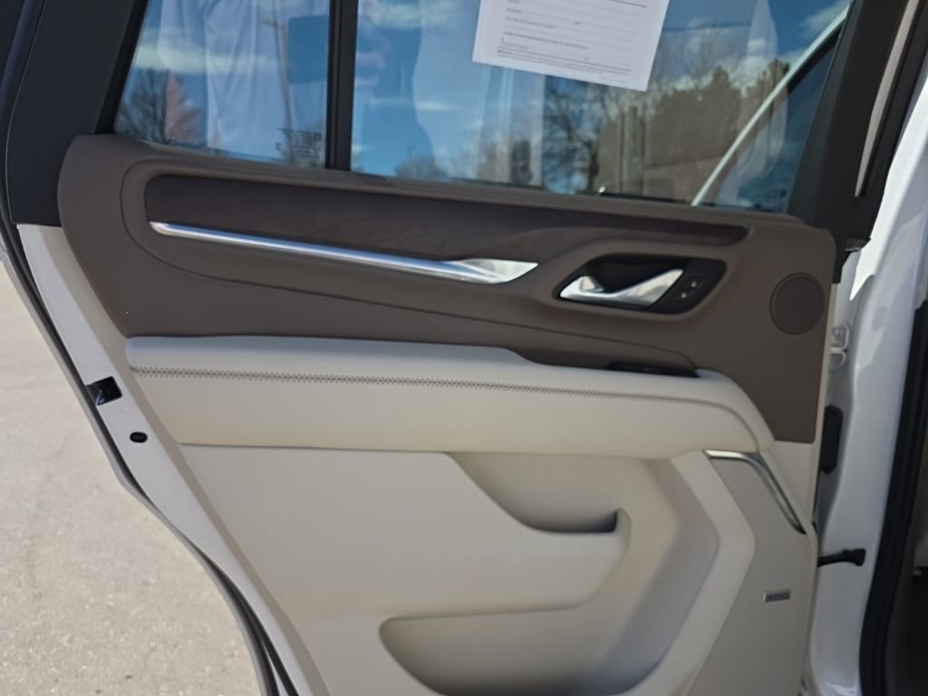 Used 2021 GMC Yukon Denali w/ Denali Premium Package image 16