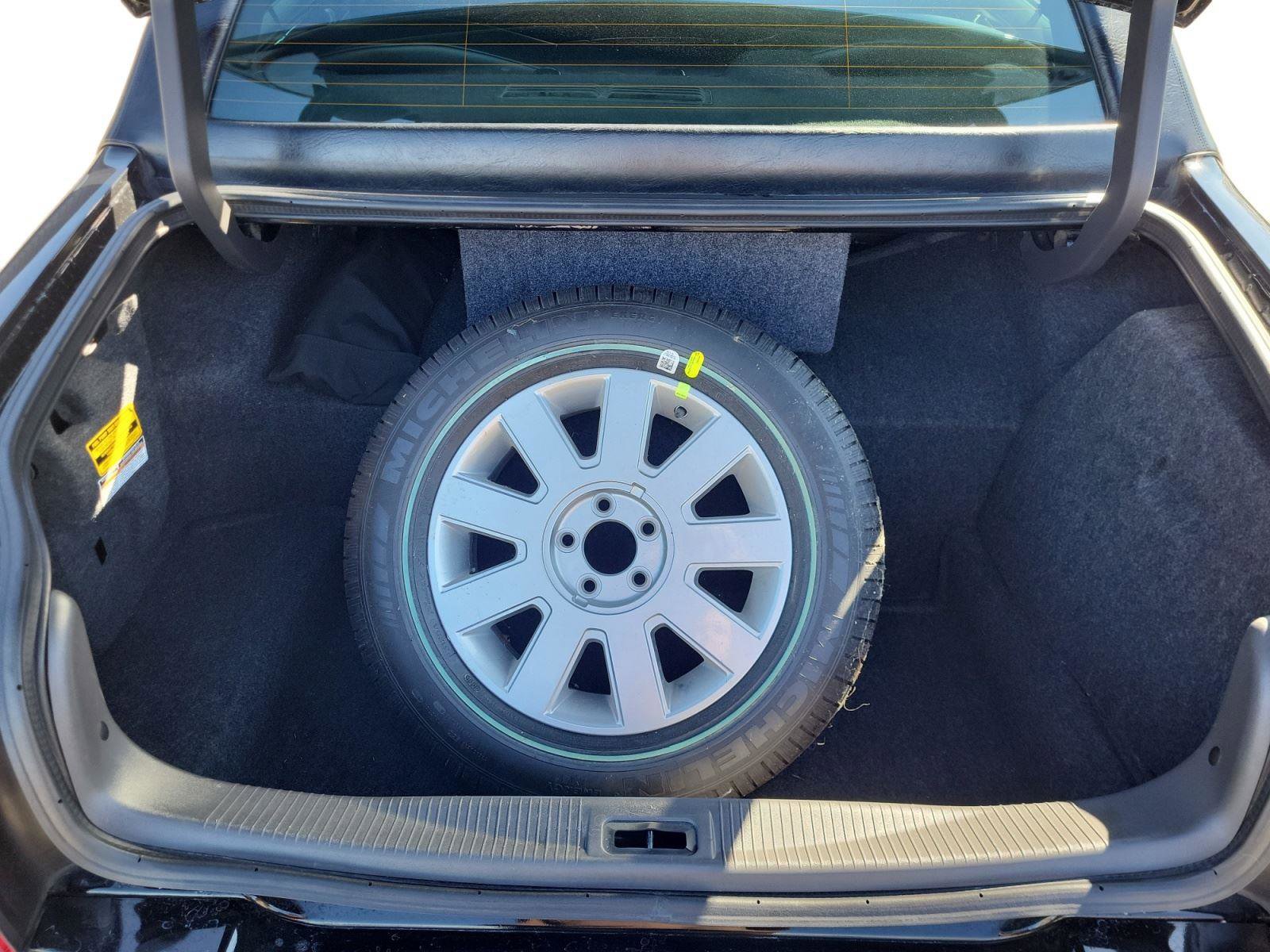 Used 2006 Lincoln Town Car Executive image 21