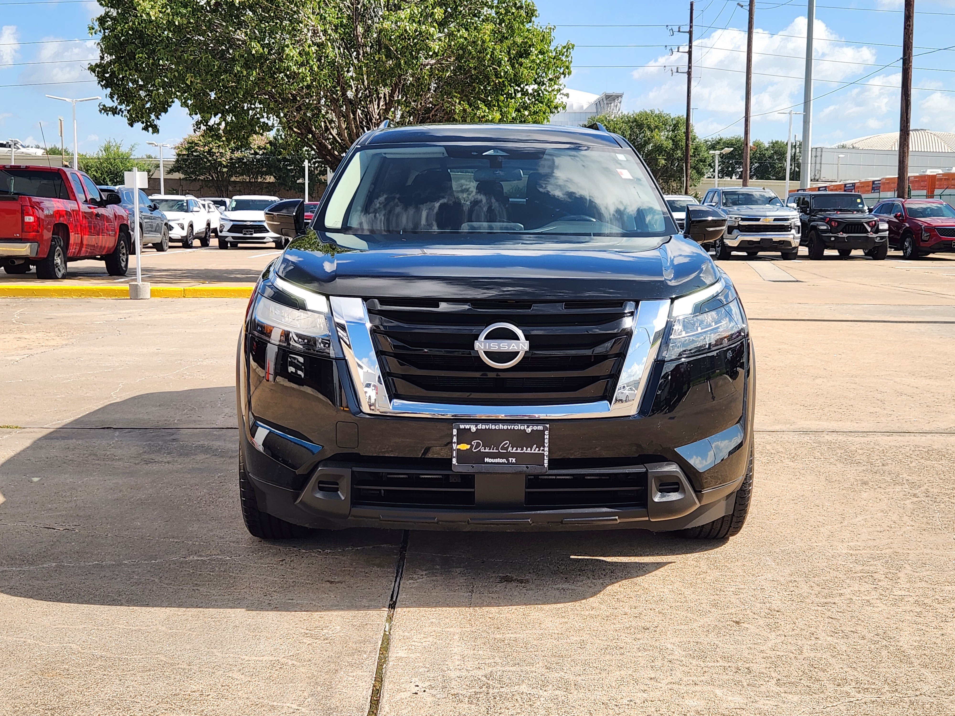 Used 2025 Nissan Pathfinder SV AWD/4WD image 3