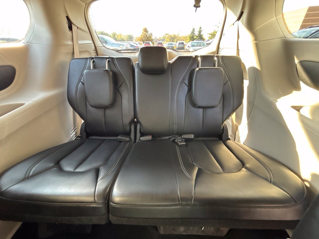 Used 2024 Chrysler Pacifica Touring-L FWD image 14
