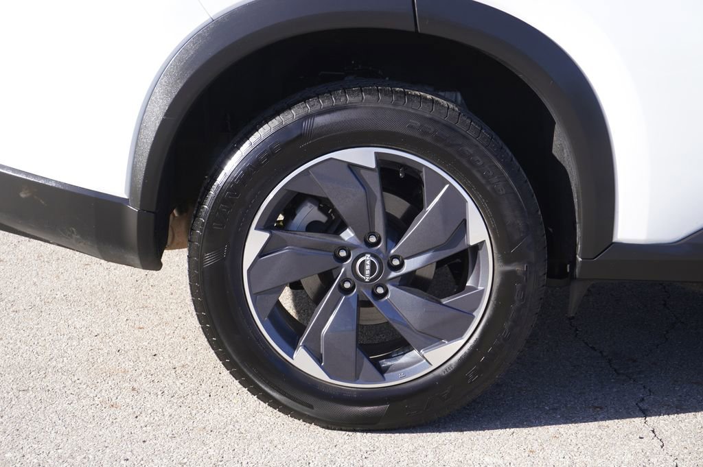 Used 2024 Nissan Rogue SV image 12