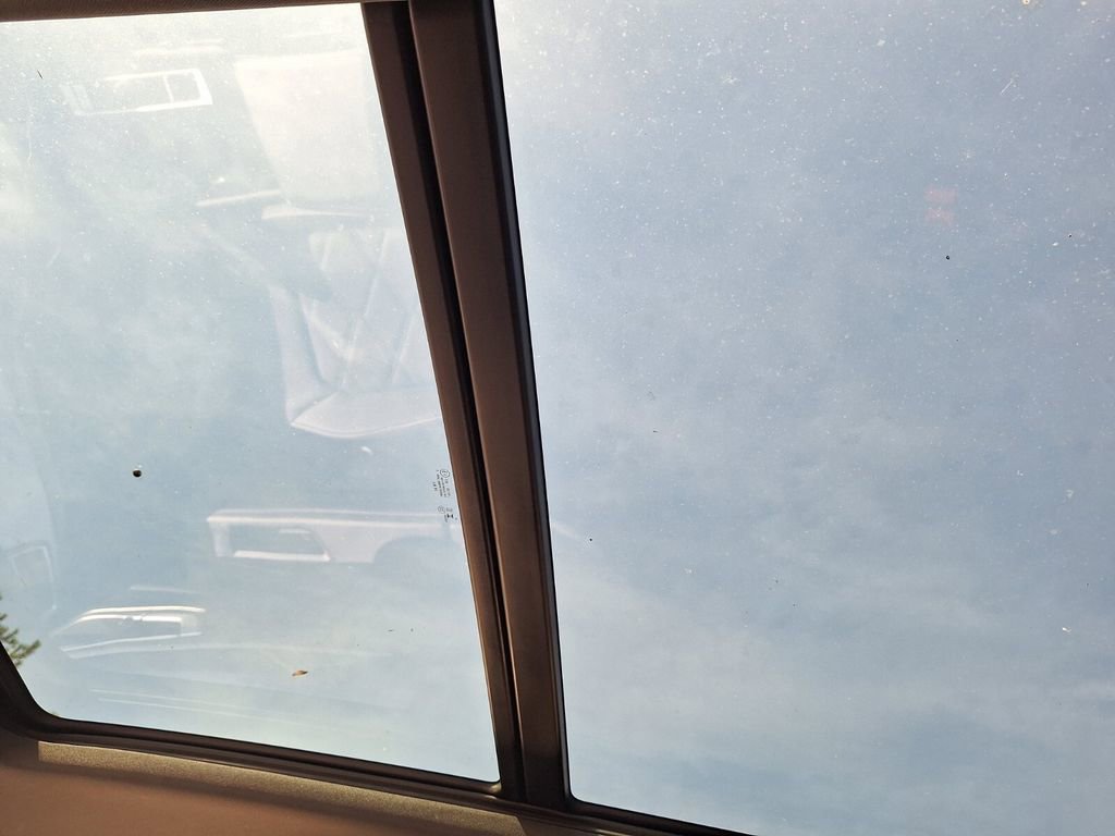 Used 2025 Volkswagen Atlas Cross Sport SE image 22