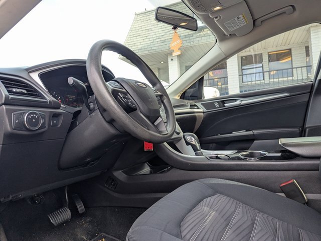 Used 2016 Ford Fusion SE image 13