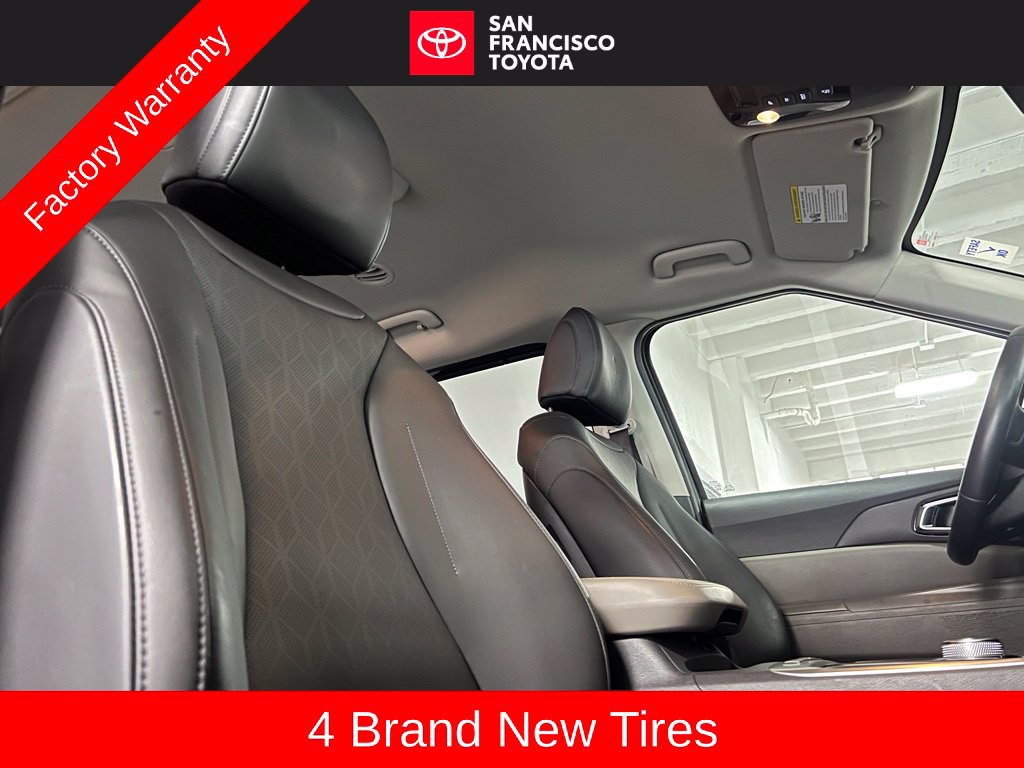 Used 2025 Kia Carnival EX FWD image 22