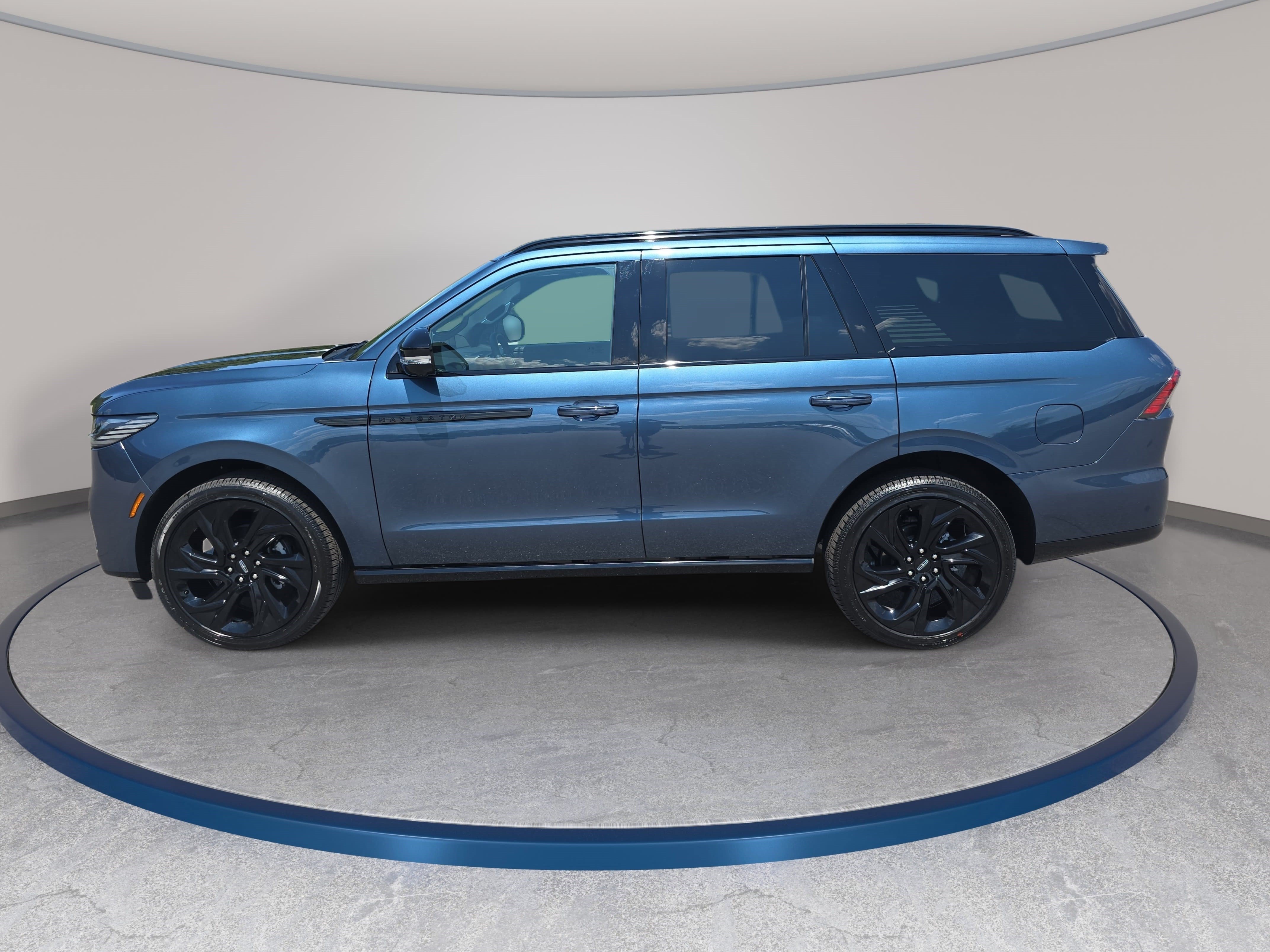 New 2027 Lincoln Navigator Reserve w/ Jet Appearance Package AWD/4WD image 8