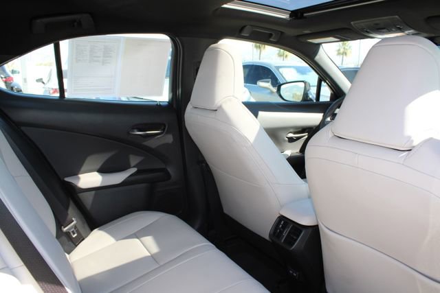 Certified 2024 Lexus UX 250h FWD image 7