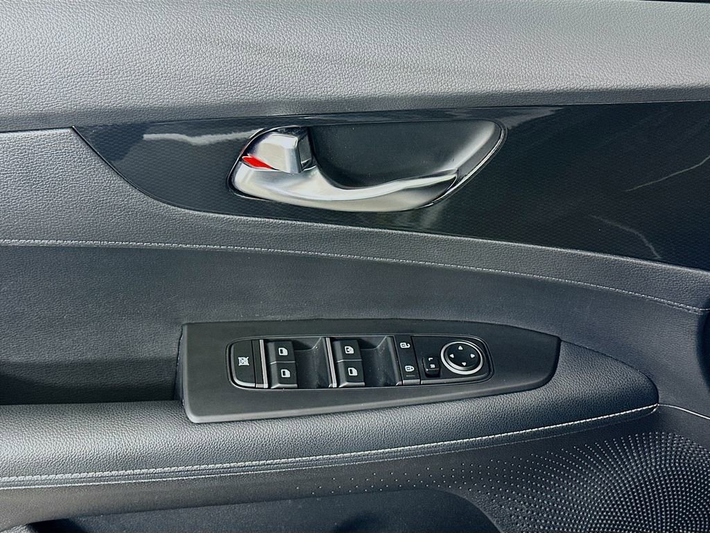 Used 2024 Kia Forte GT-Line w/ GT-Line Premium Package image 18