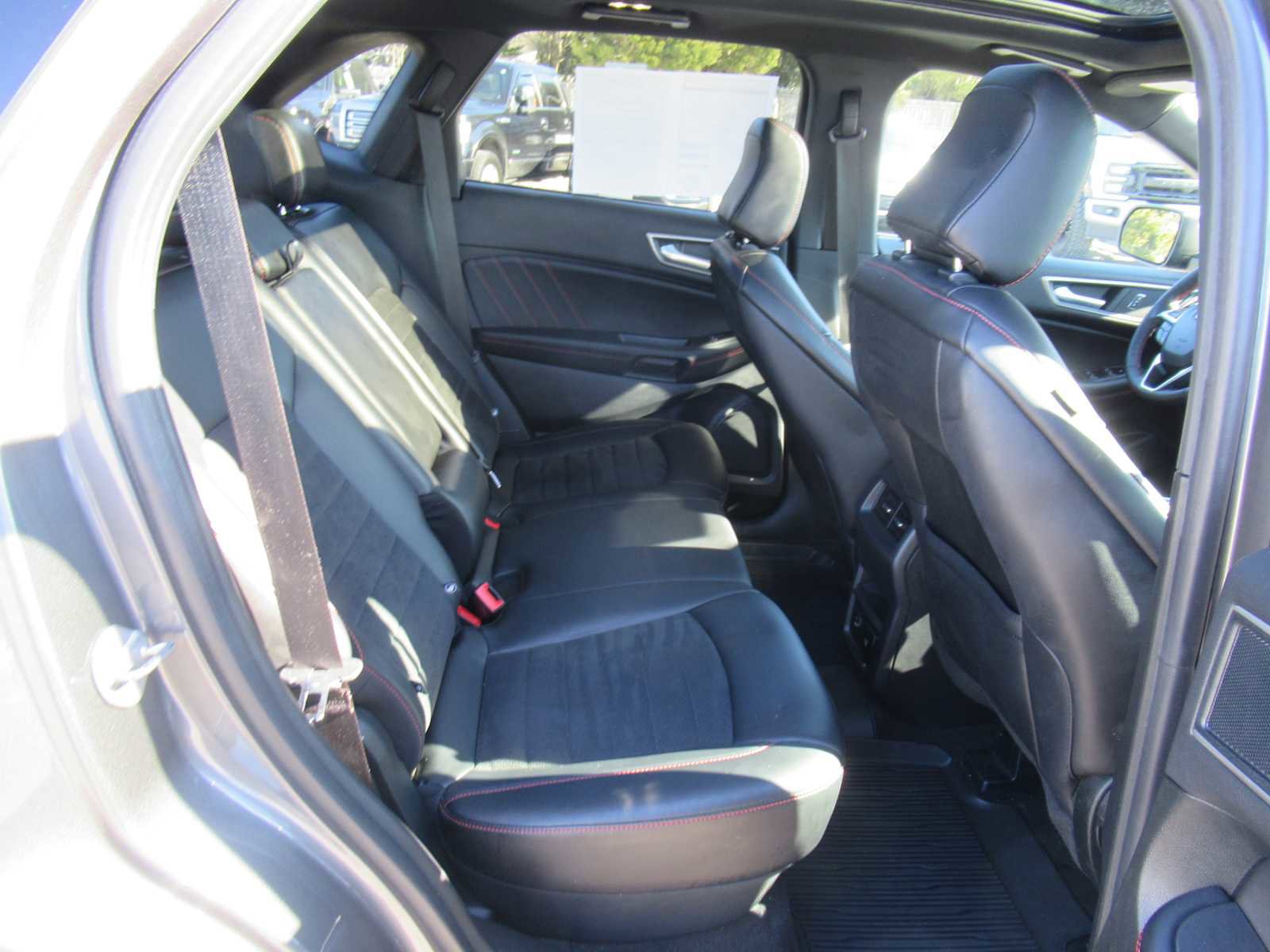 Used 2022 Ford Edge ST-Line image 15