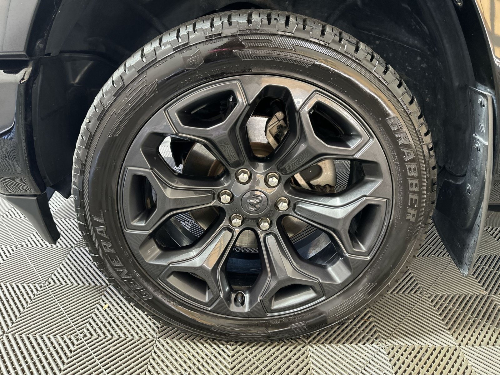 Used 2020 RAM 1500 Limited w/ Black Appearance Package AWD/4WD image 12