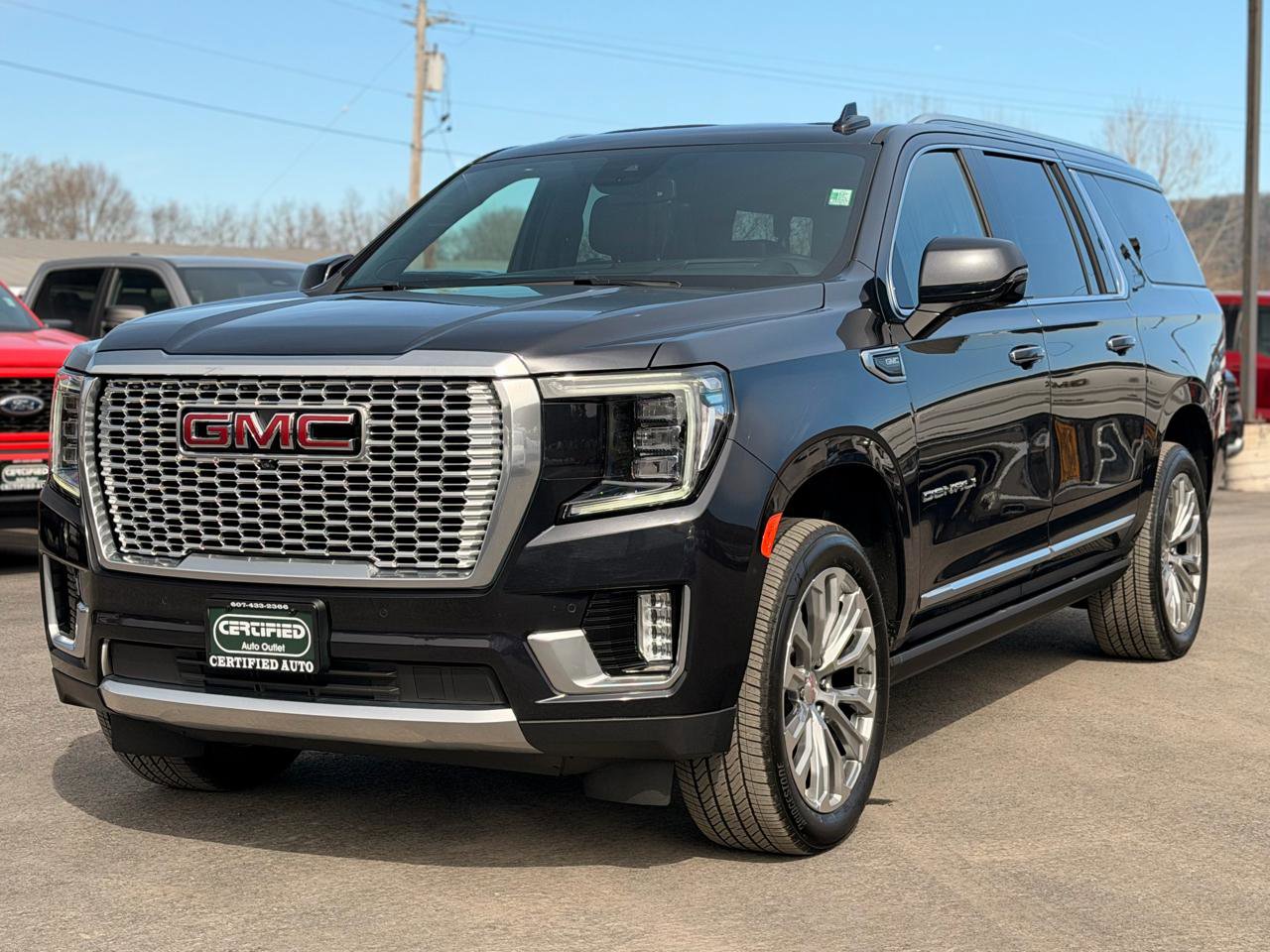 Used 2024 GMC Yukon XL Denali AWD/4WD image 1