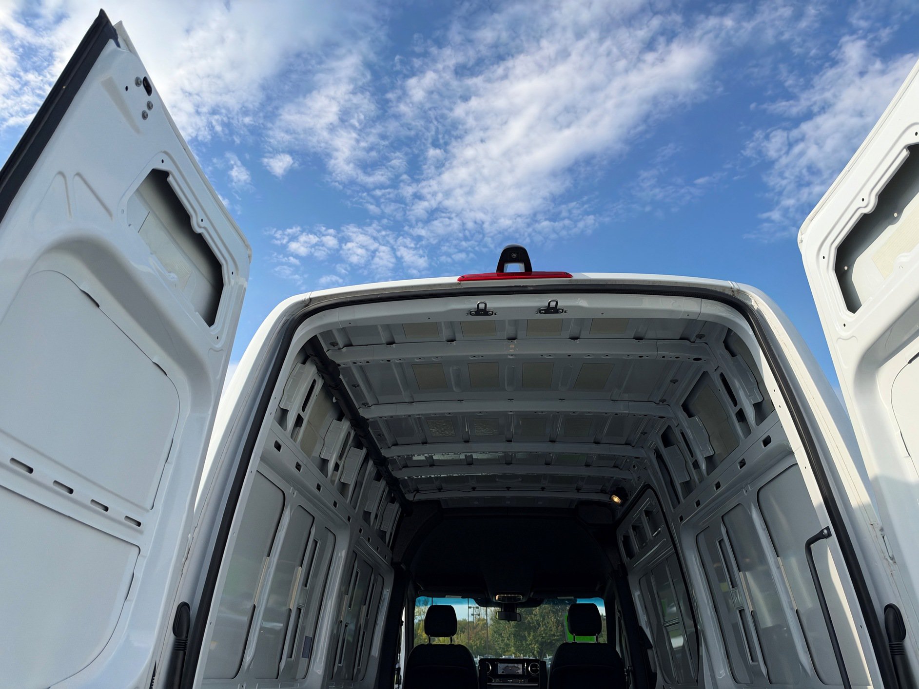 Used 2025 Mercedes-Benz Sprinter 2500 image 22