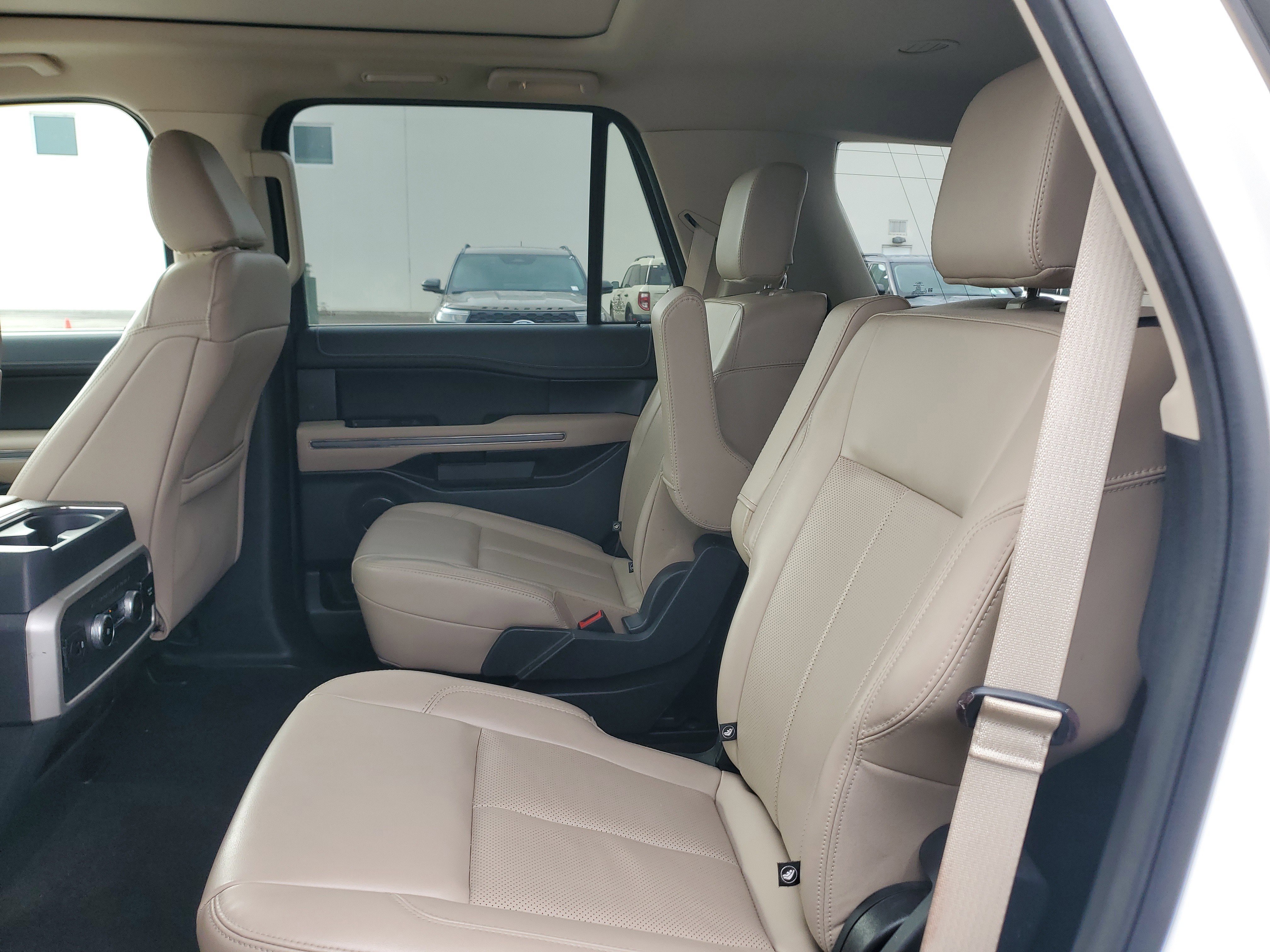 Used 2022 Ford Expedition XLT image 13