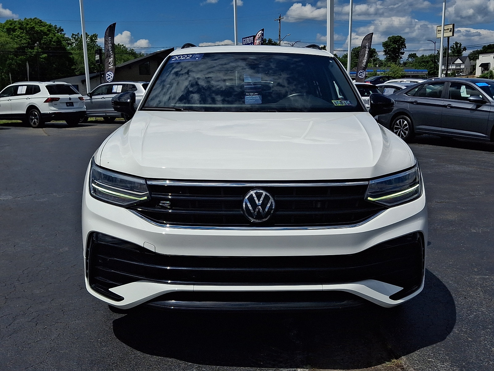Certified 2022 Volkswagen Tiguan SE R-Line AWD/4WD image 2