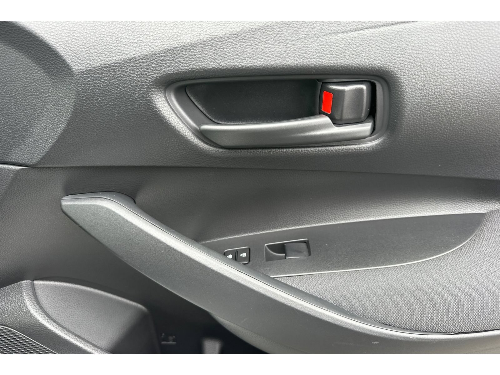Used 2025 Toyota Corolla LE w/ LE Premium Package FWD image 18