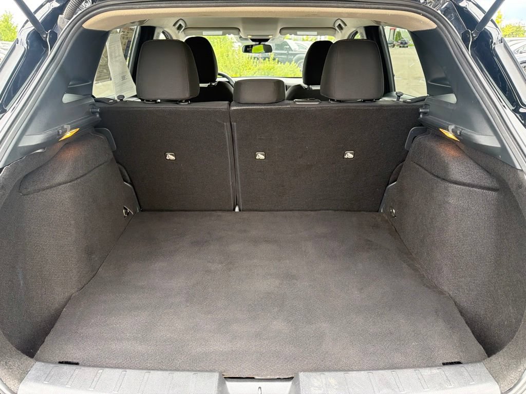 Used 2025 Nissan Kicks SV w/ Charging Package AWD/4WD image 18