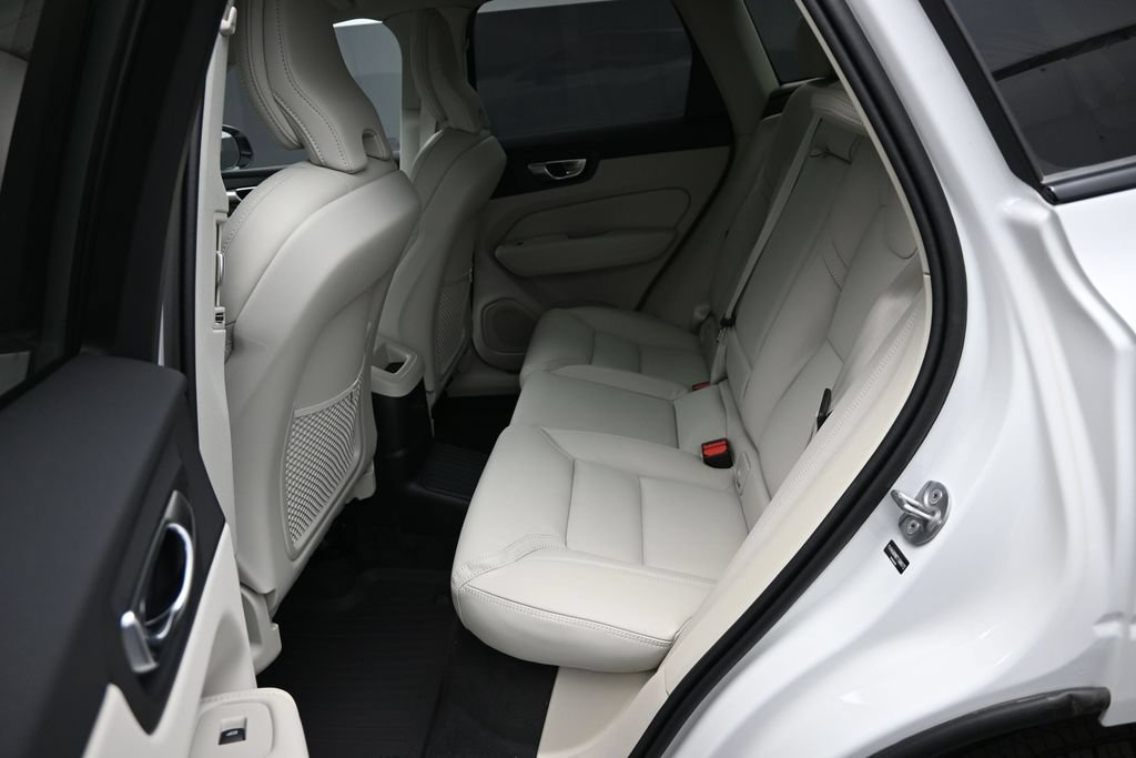 New 2026 Volvo XC60 T8 Ultra w/ Protection Package Premier AWD/4WD image 12