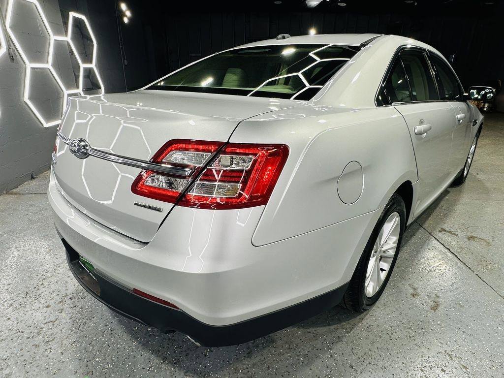 Used 2017 Ford Taurus SE FWD image 5