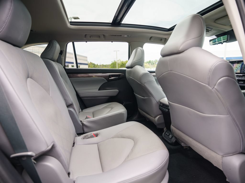 Used 2021 Toyota Highlander Platinum AWD/4WD image 41