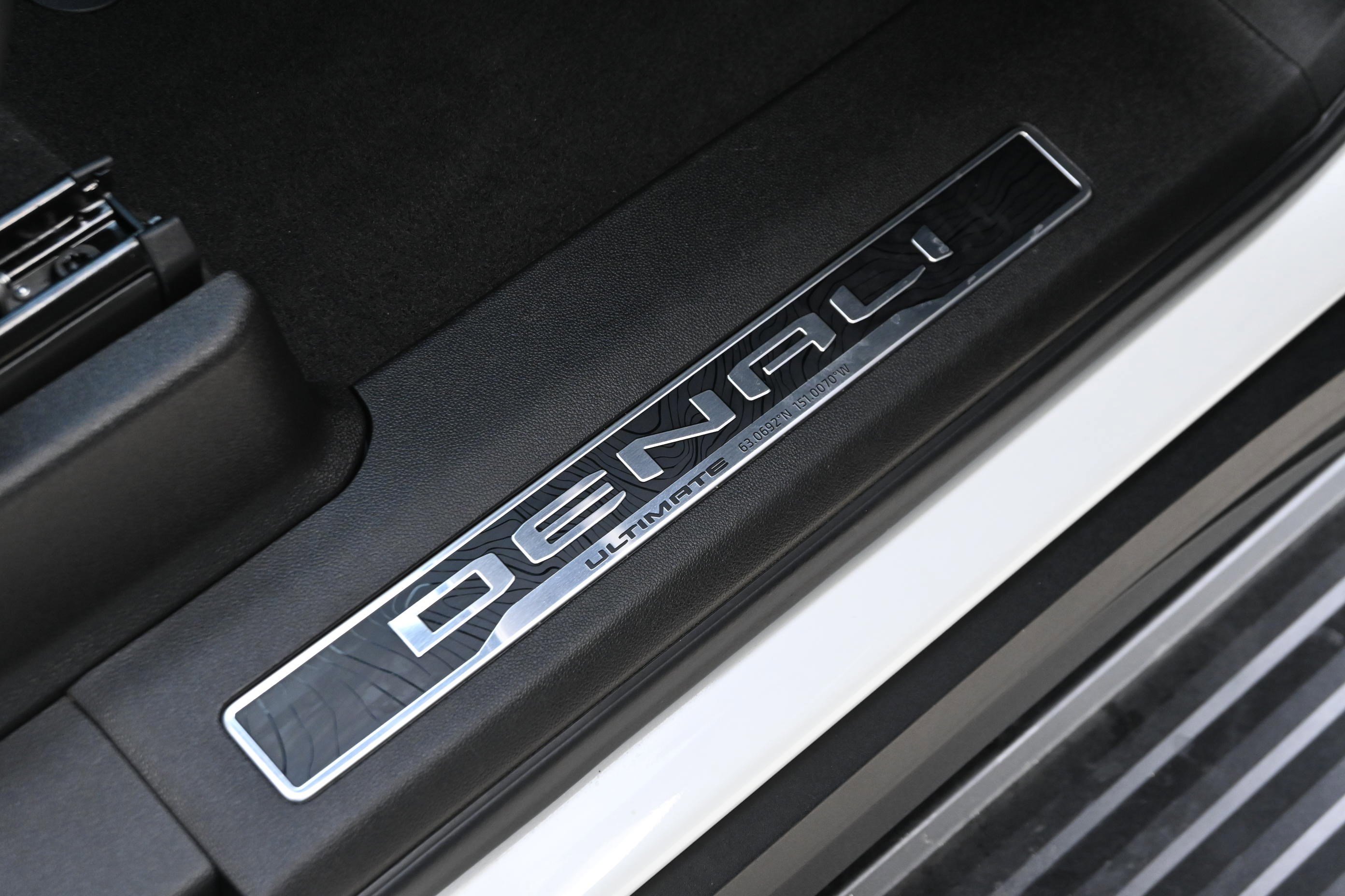 Used 2025 GMC Yukon Denali Ultimate image 42