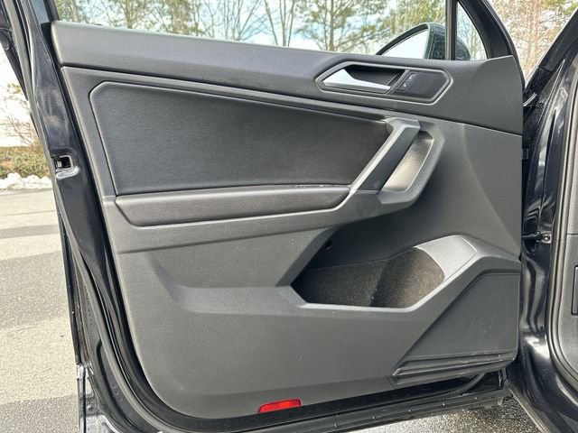 Used 2020 Volkswagen Tiguan SE w/ Panoramic Sunroof Package image 14