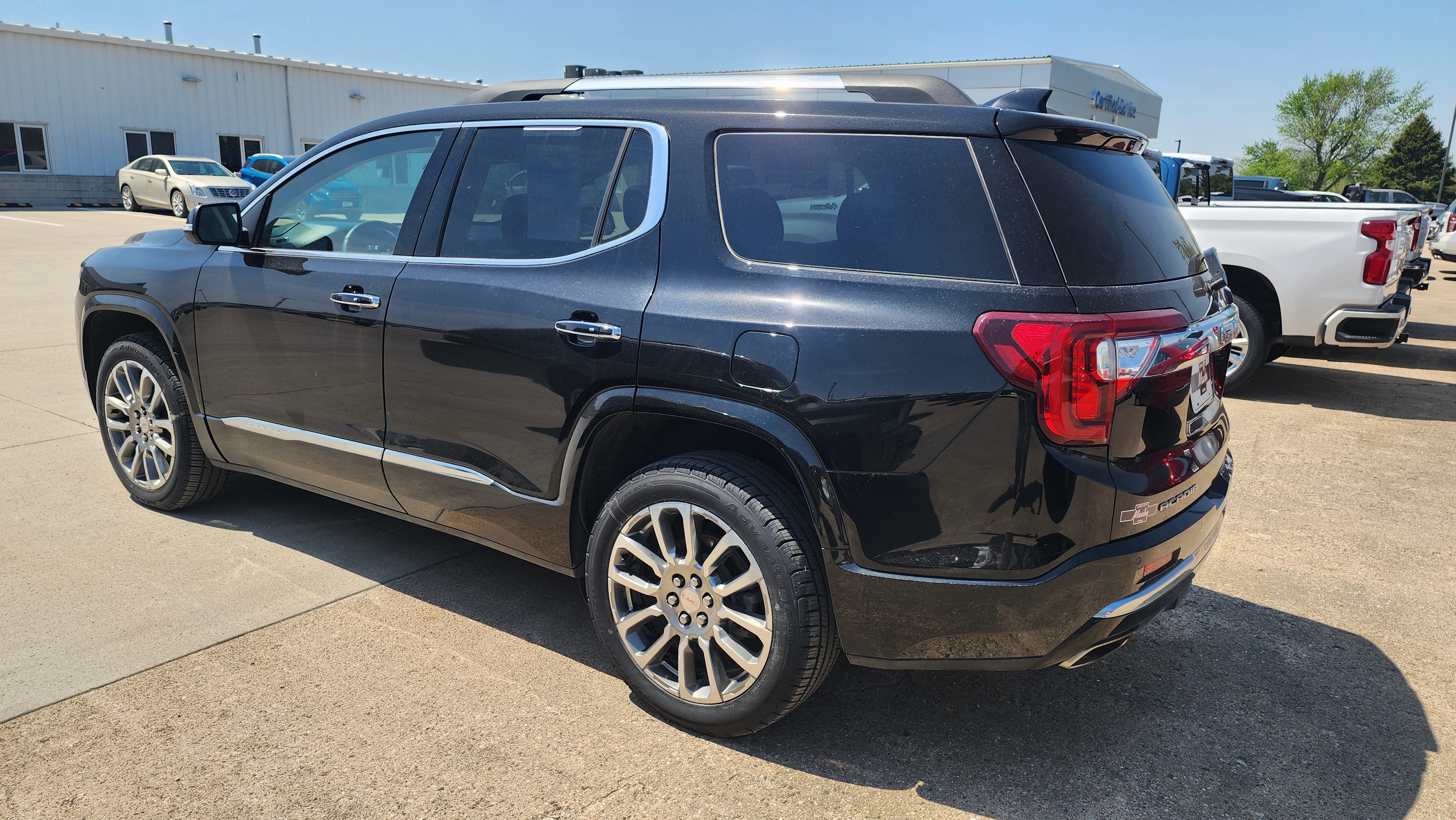 Used 2023 GMC Acadia Denali w/ Denali Technology Package AWD/4WD image 6