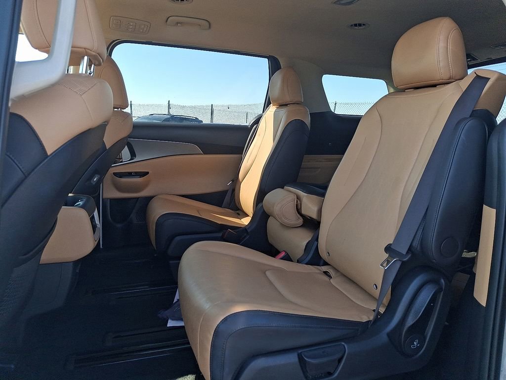 Certified 2024 Kia Carnival LX image 12