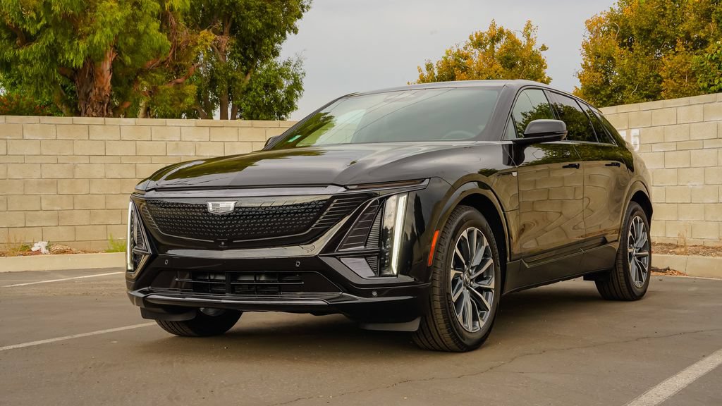 New 2027 Cadillac Lyriq Premium Sport RWD image 2