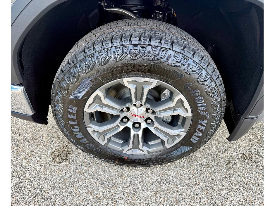 New 2026 GMC Sierra 1500 SLE w/ X31 Off-Road Package image 9