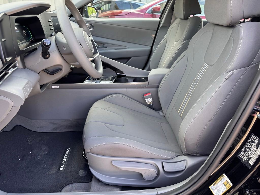 New 2026 Hyundai Elantra Hybrid FWD image 6