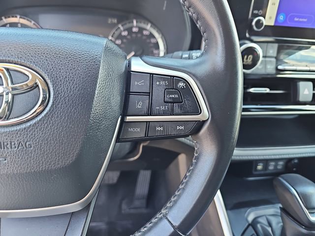 Used 2024 Toyota Highlander LE FWD image 19