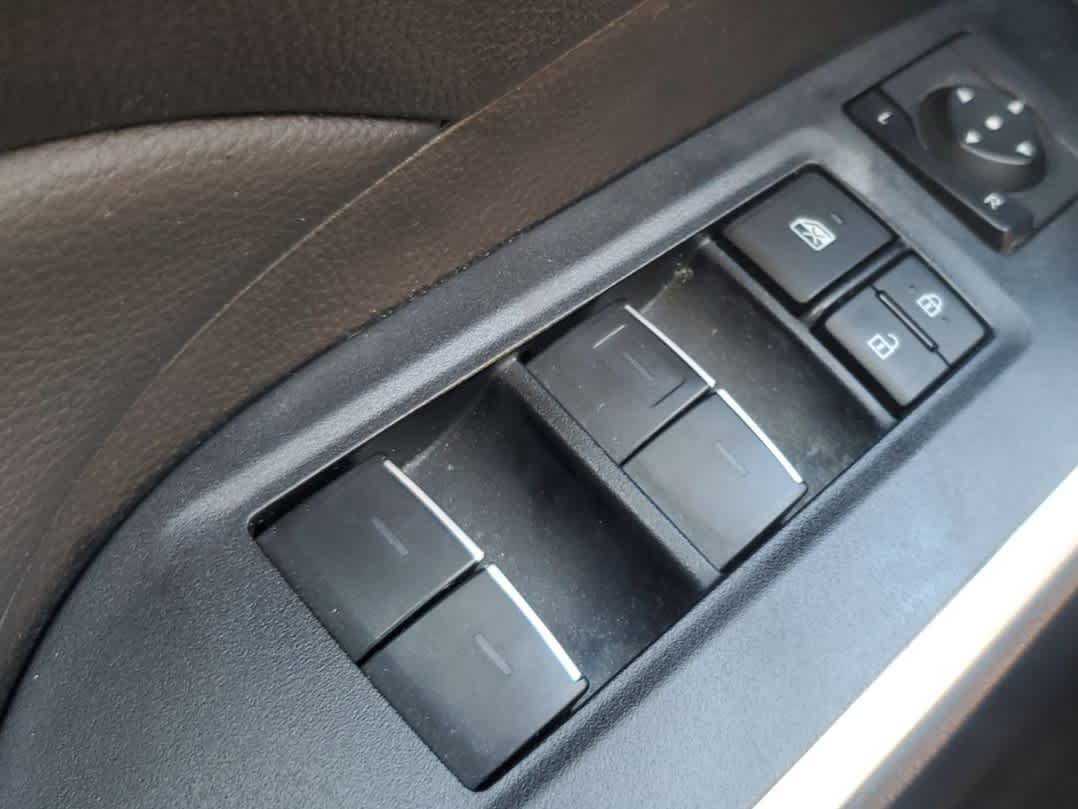 Used 2025 Toyota RAV4 XLE FWD image 22