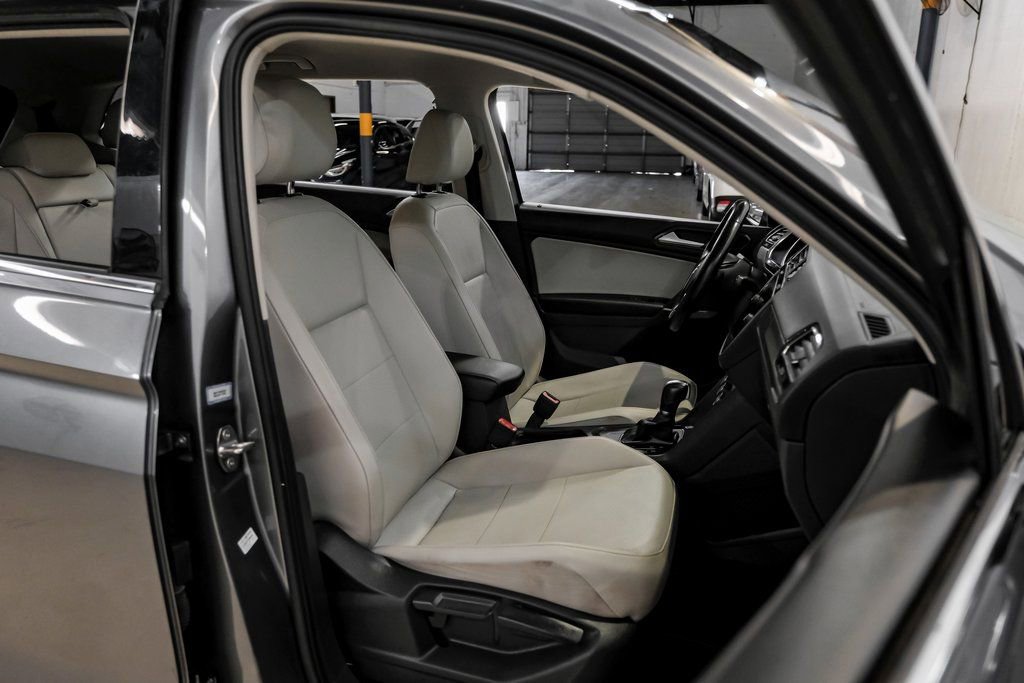 Used 2018 Volkswagen Tiguan SE image 35