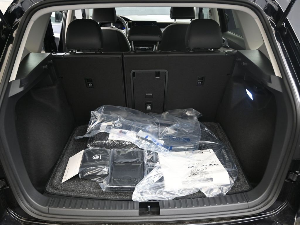 New 2025 Volkswagen Taos SE image 17