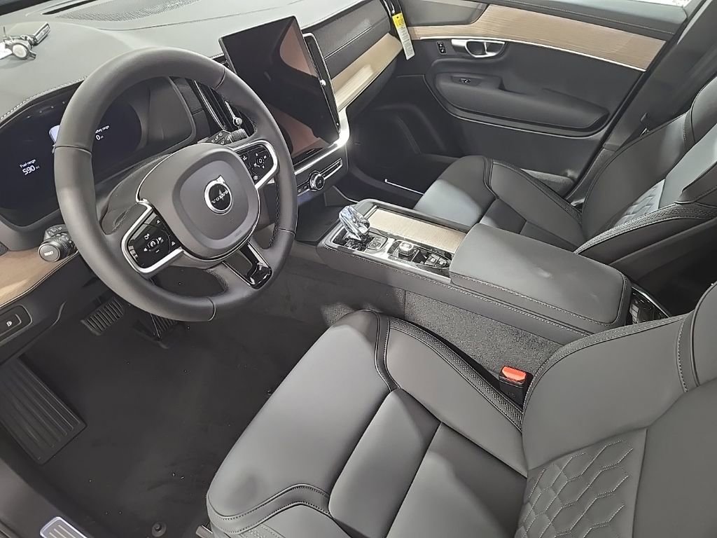 New 2026 Volvo XC90 T8 Plus w/ Protection Package Premier image 22