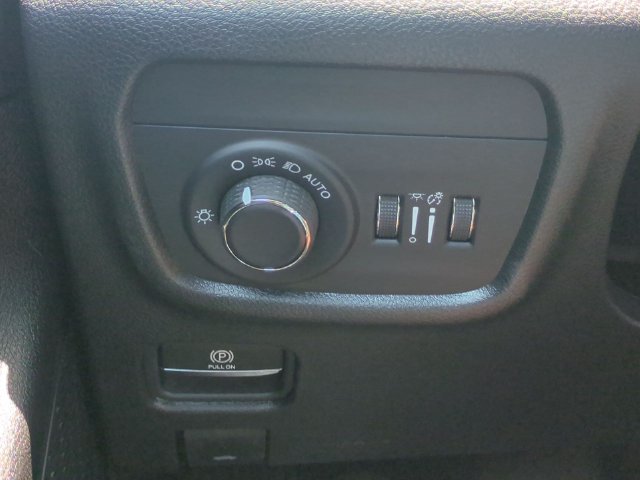 New 2026 Jeep Grand Cherokee Altitude RWD image 19