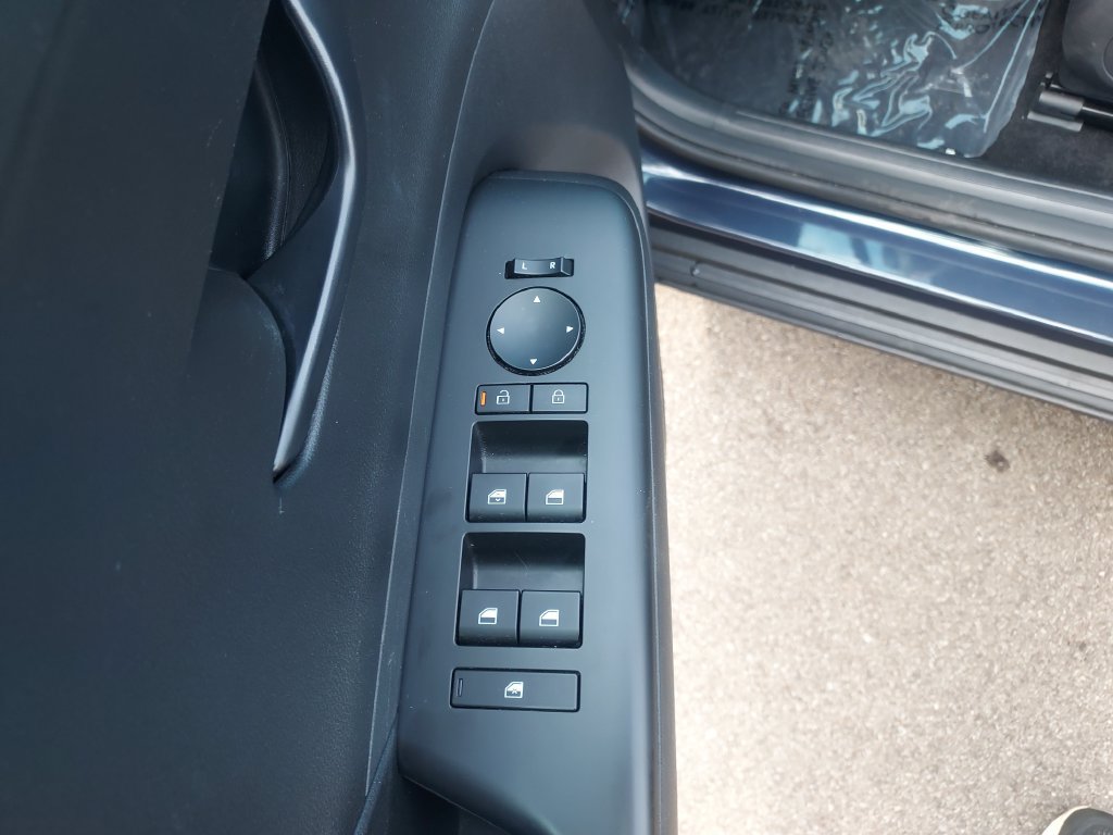 Used 2024 Hyundai Kona SEL FWD image 25